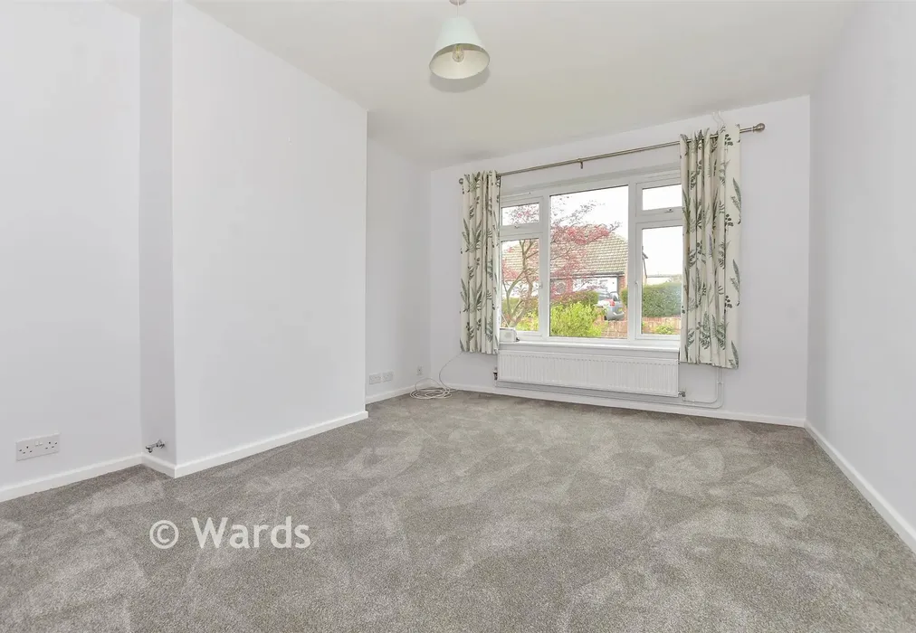 Bedroom 1 - Greenhill Gardens, Minster, Ramsgate, Kent - Wards of Kent