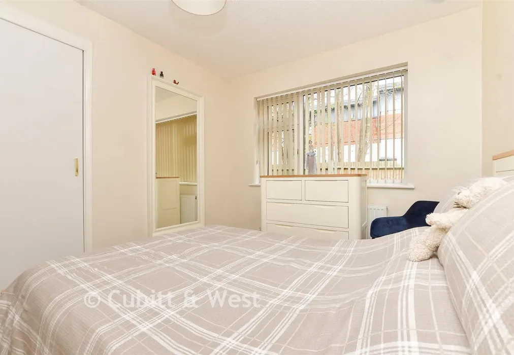 Bedroom - Dale Road, Purley, Surrey - Wards of Kent