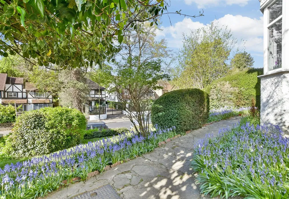 Communal Gardens - Foxley Lane, Purley, Surrey - Wards of Kent