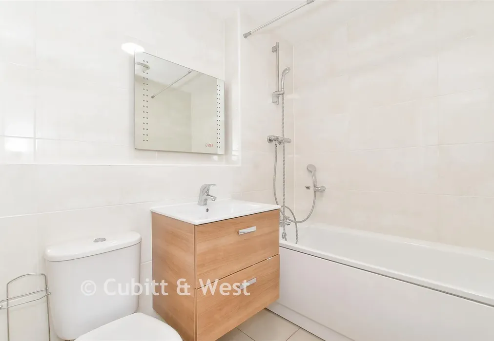 Bathroom * - Oaklands Avenue, Rowland's Castle, Hampshire - Wards of Kent