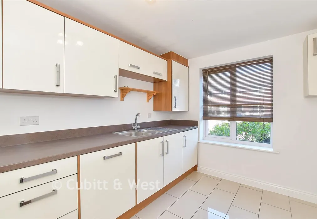 Kitchen 1 - Oaklands Avenue, Rowland's Castle, Hampshire - Wards of Kent