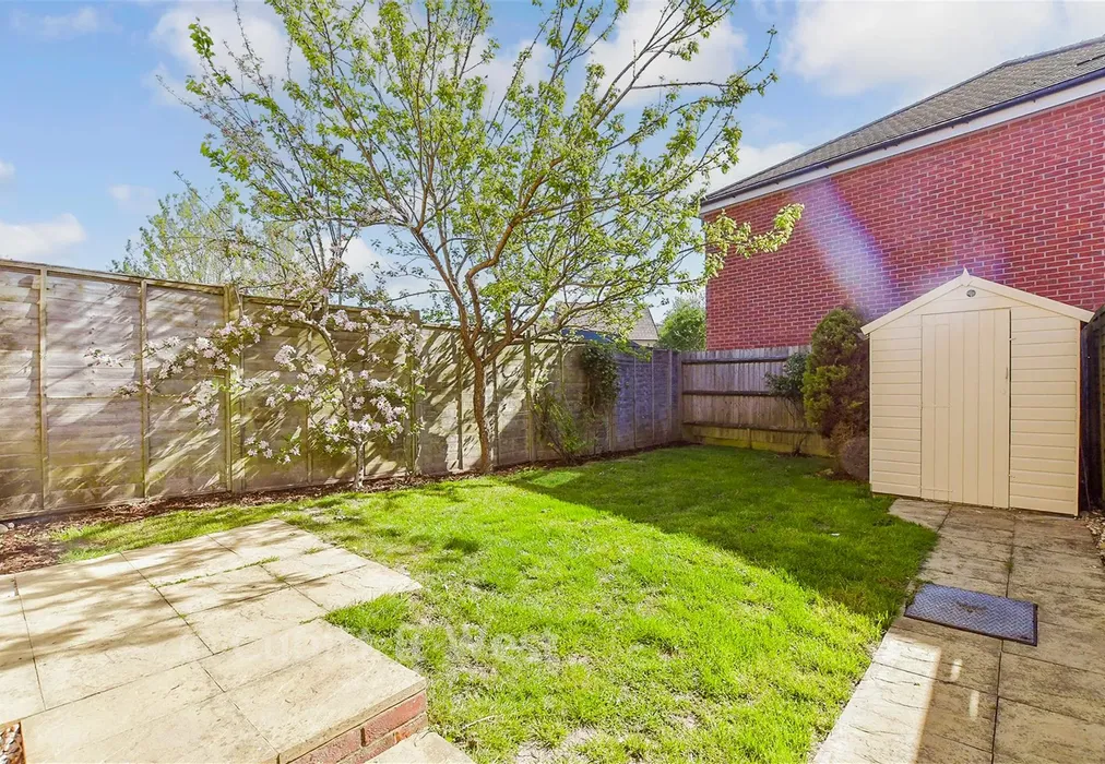 Rear Garden - Oaklands Avenue, Rowland's Castle, Hampshire - Wards of Kent