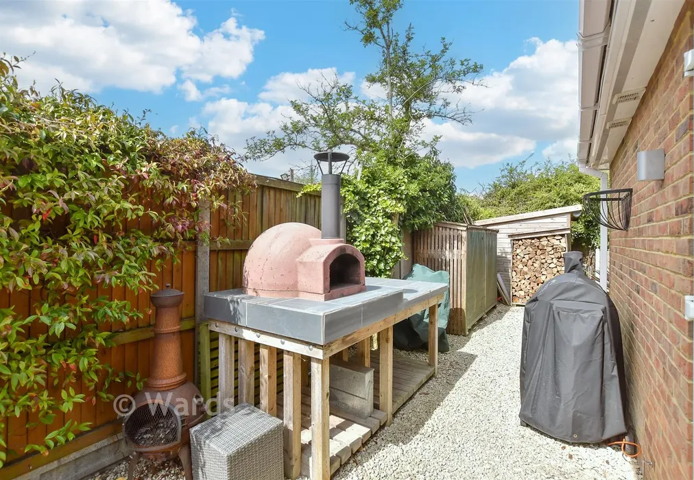 Side Garden - Island Road, Upstreet, Canterbury, Kent - Wards of Kent