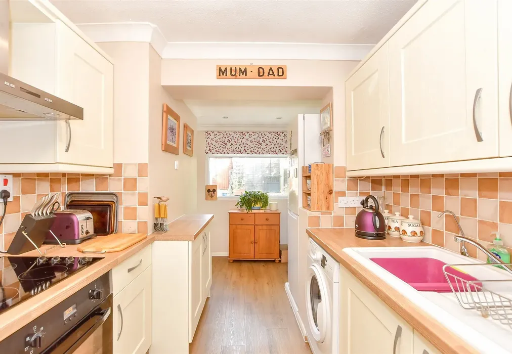 Kitchen - Crofton Close, Waterlooville, Hampshire - Wards of Kent