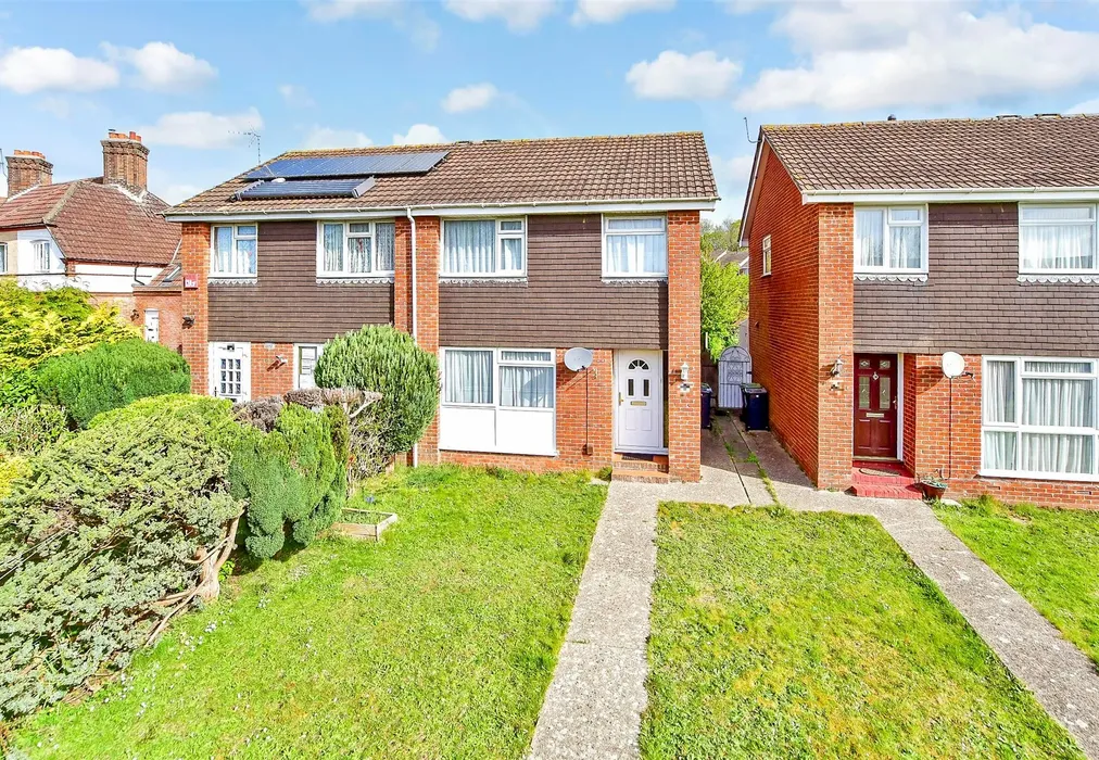 Front Web 1 - Crofton Close, Waterlooville, Hampshire - Wards of Kent