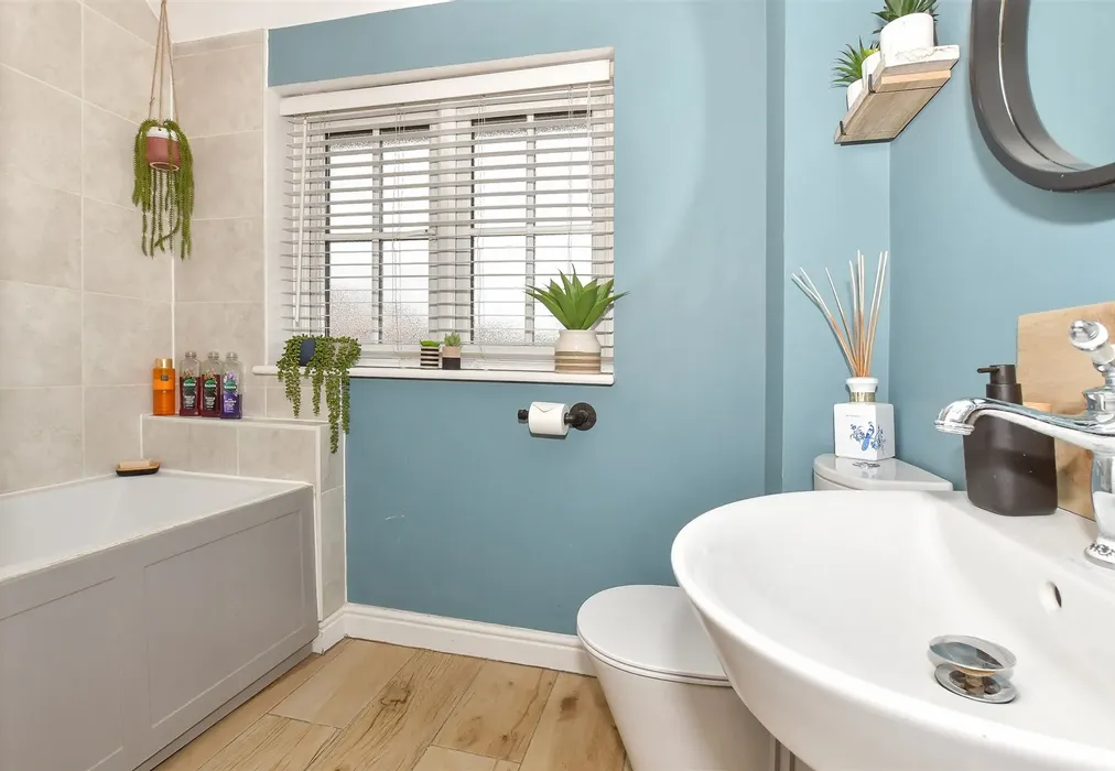 Bathroom - Cooper Drive, Herne Bay, Kent - Wards of Kent