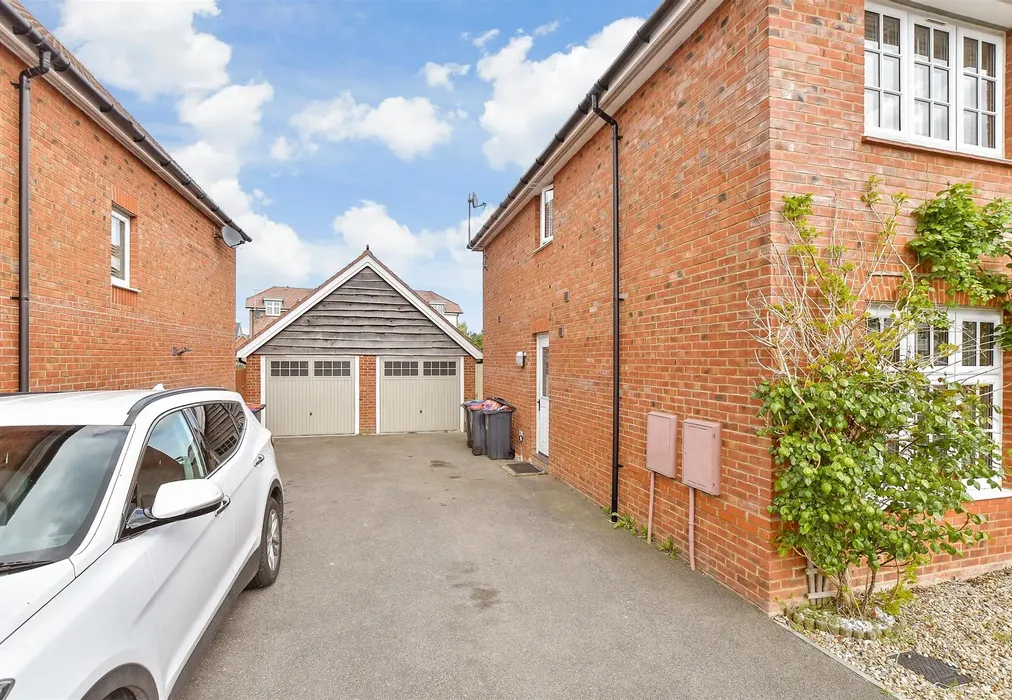 Driveway/Parking - Cooper Drive, Herne Bay, Kent - Wards of Kent