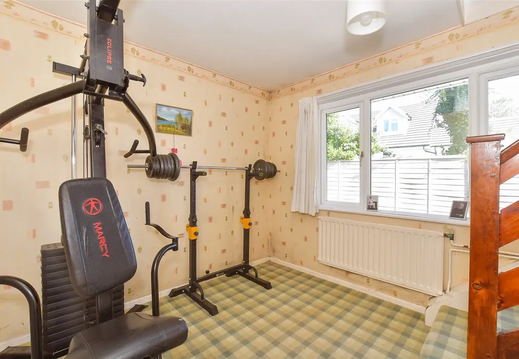 Bed 4 - Green Lane, Clanfield, Waterlooville, Hampshire - Wards of Kent
