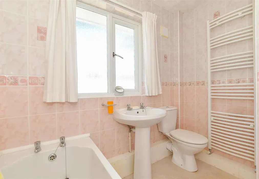 Bathroom - Green Lane, Clanfield, Waterlooville, Hampshire - Wards of Kent