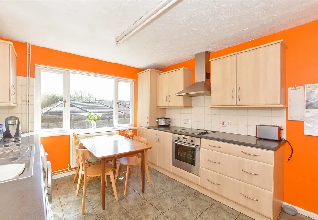 Kitchen - Green Lane, Clanfield, Waterlooville, Hampshire - Wards of Kent