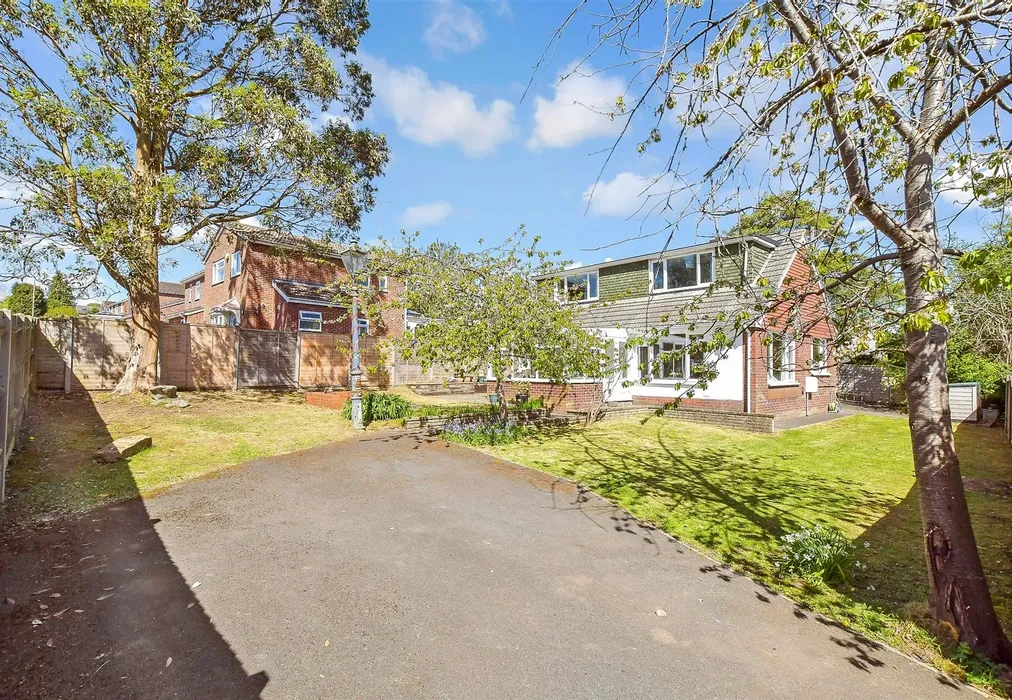 Driveway - Green Lane, Clanfield, Waterlooville, Hampshire - Wards of Kent