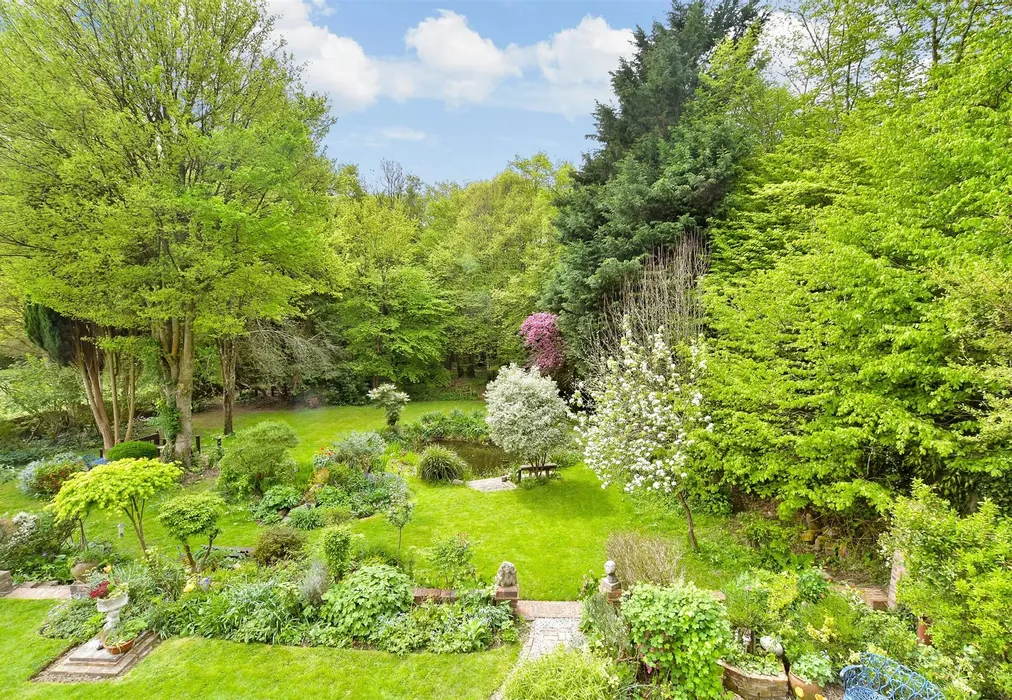 Rear Garden - Harbourne Lane, High Halden, Ashford, Kent - Wards of Kent