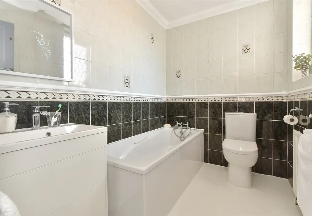 Bathroom - Butts Green Road, Hornchurch, Essex - Wards of Kent
