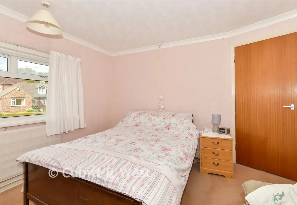 Bedroom 1 - Green Lane, Crowborough, East Sussex - Wards of Kent