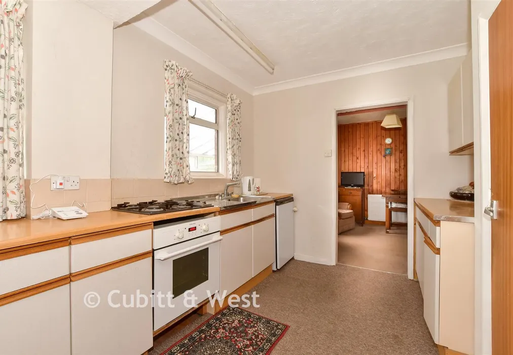 Kitchen - Green Lane, Crowborough, East Sussex - Wards of Kent