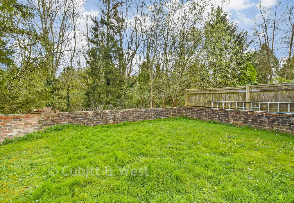 Rear Garden - Green Lane, Crowborough, East Sussex - Wards of Kent