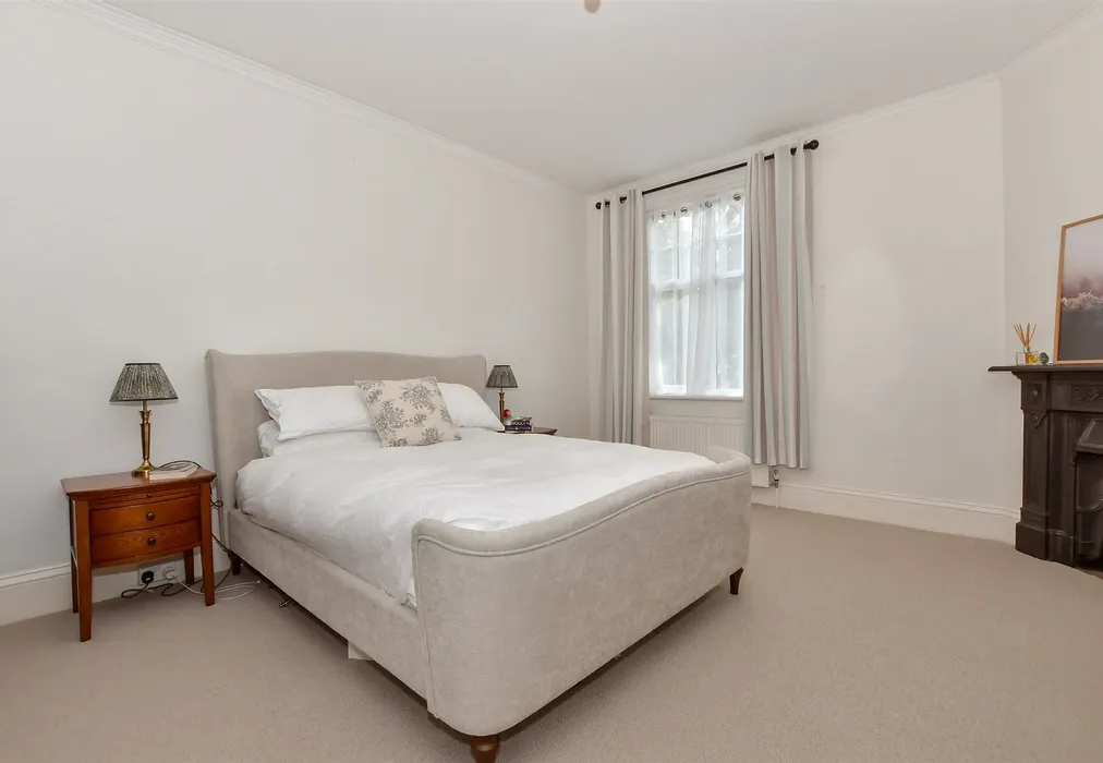 Bedroom 1 - Sandhurst Road, Tunbridge Wells, Kent - Wards of Kent
