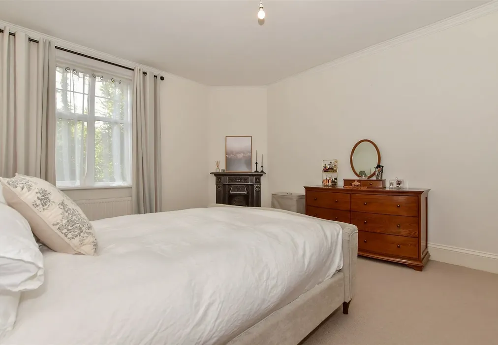 Bedroom 1 - Sandhurst Road, Tunbridge Wells, Kent - Wards of Kent