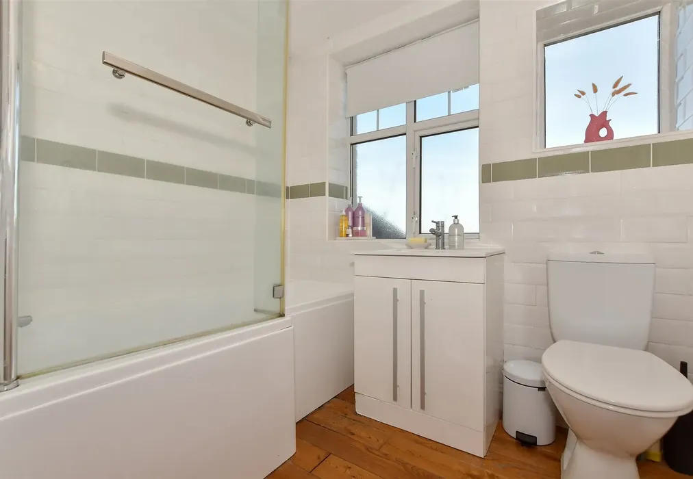 Bathroom - Sandhurst Road, Tunbridge Wells, Kent - Wards of Kent