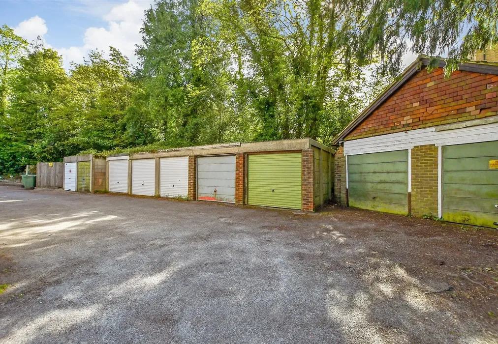 Garage - Sandhurst Road, Tunbridge Wells, Kent - Wards of Kent