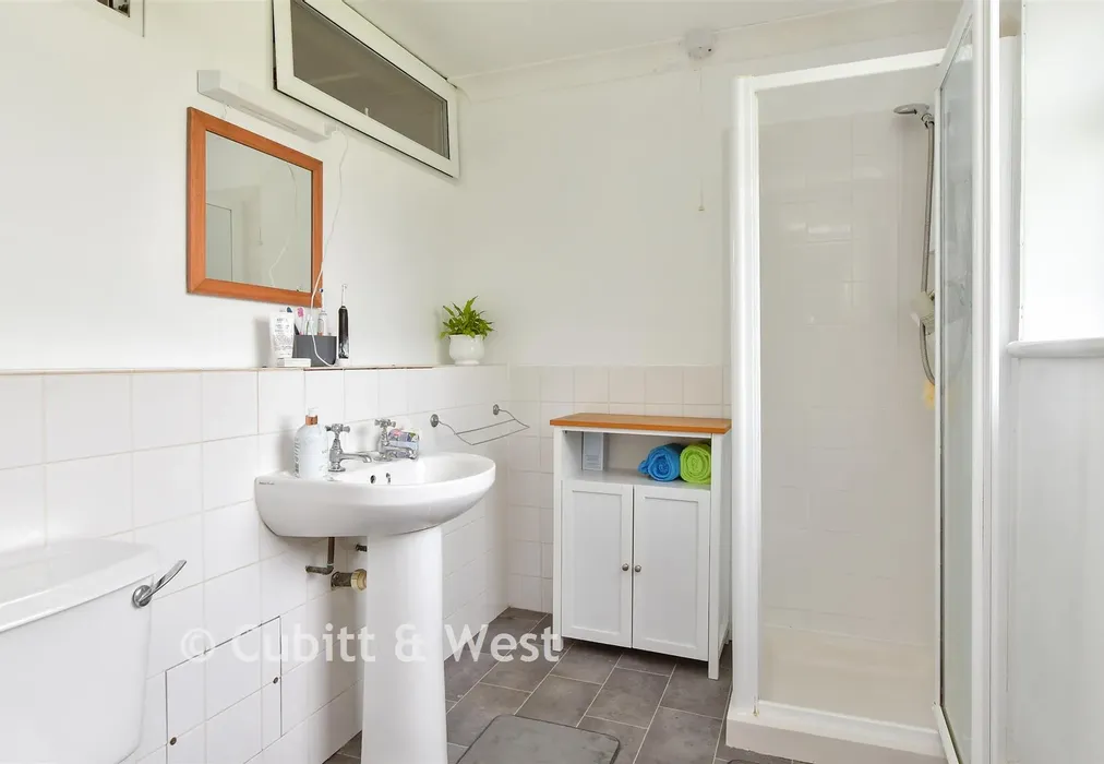 En-Suite Shower Room - Downland Road, Woodingdean, Brighton, East Sussex - Wards of Kent