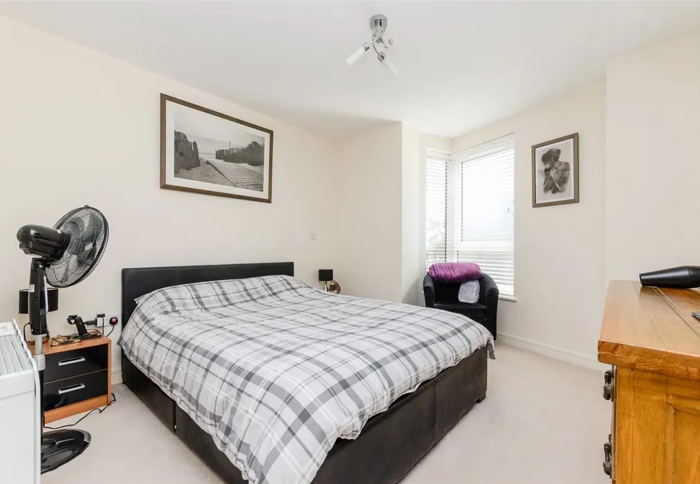 Bedroom 1 - Pearl Lane, Gillingham, Kent - Wards of Kent