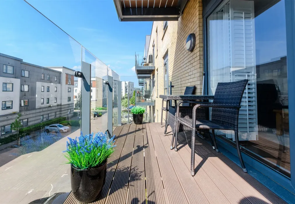 Balcony - Pearl Lane, Gillingham, Kent - Wards of Kent