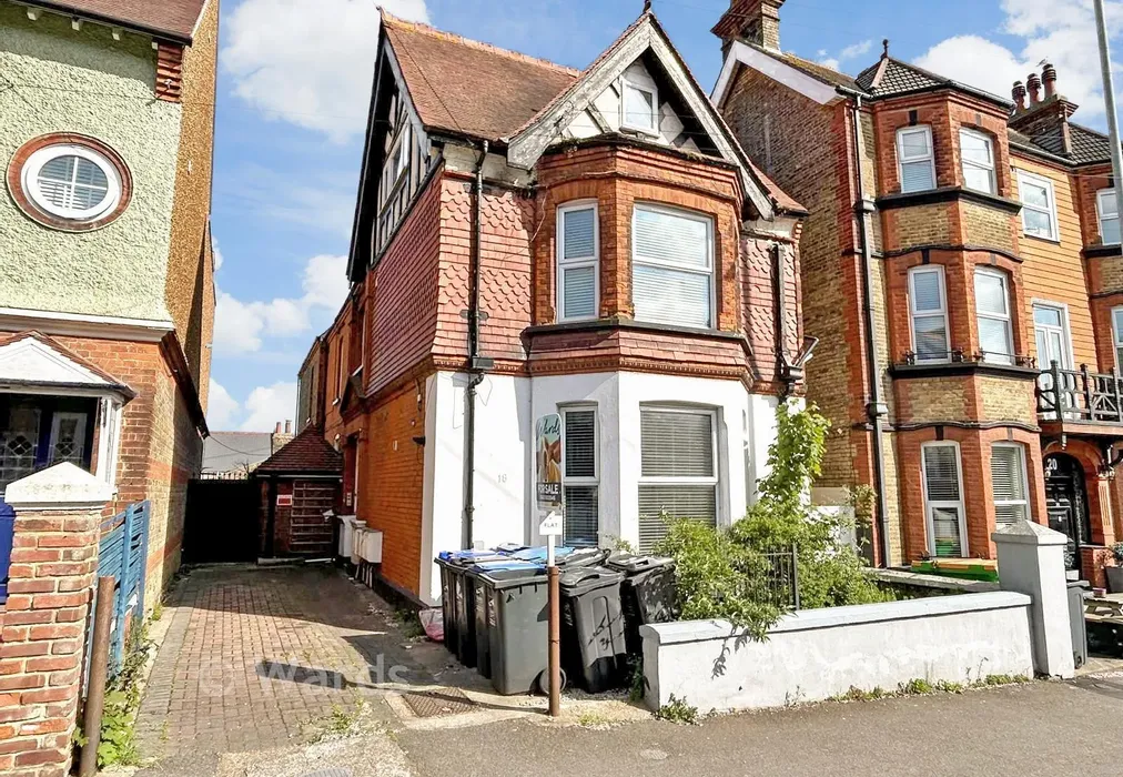 Front Shot - Queens Road, Broadstairs, Kent - Wards of Kent