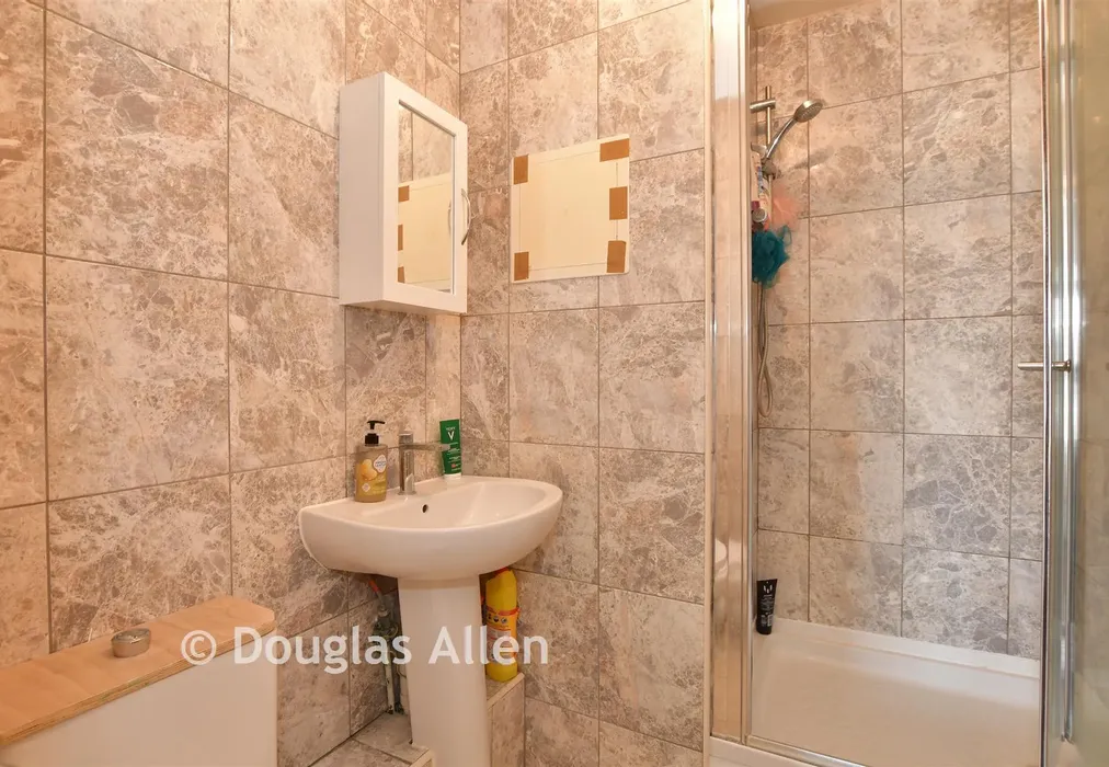 En-Suite - Monarch Way, Ilford, Essex - Wards of Kent