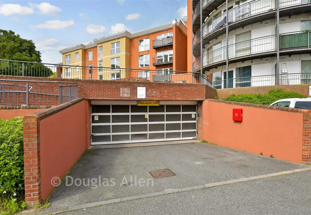 Driveway/Parking - Monarch Way, Ilford, Essex - Wards of Kent
