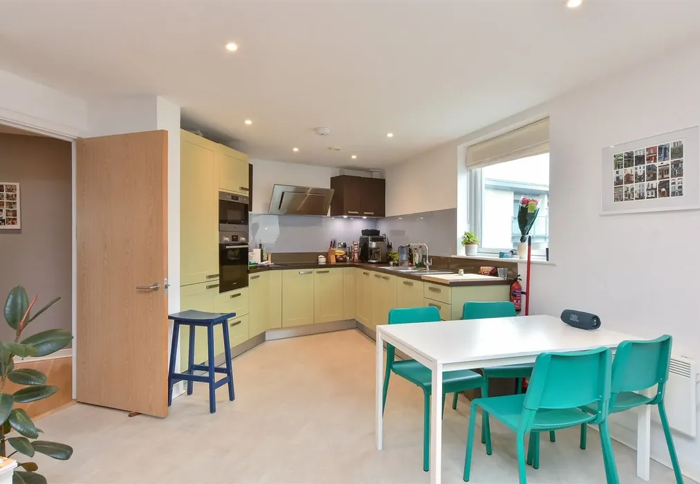 Lounge/ Kitchen - West Street, Brighton, East Sussex - Wards of Kent
