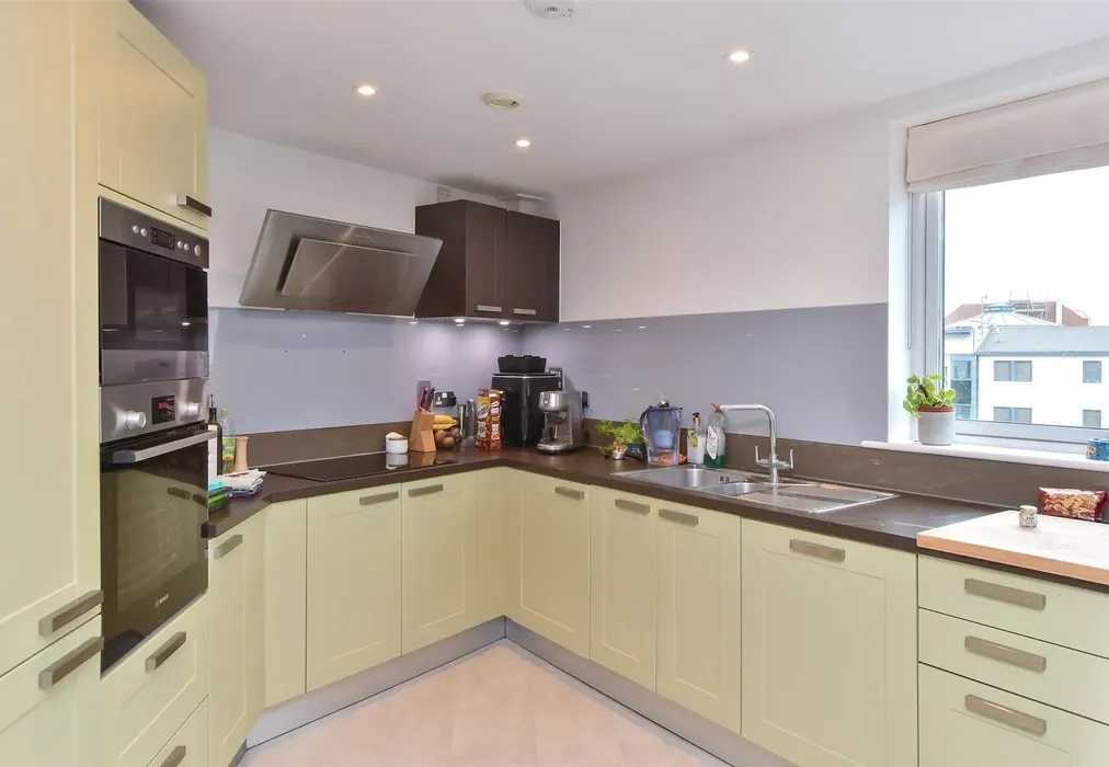 Lounge/ Kitchen - West Street, Brighton, East Sussex - Wards of Kent