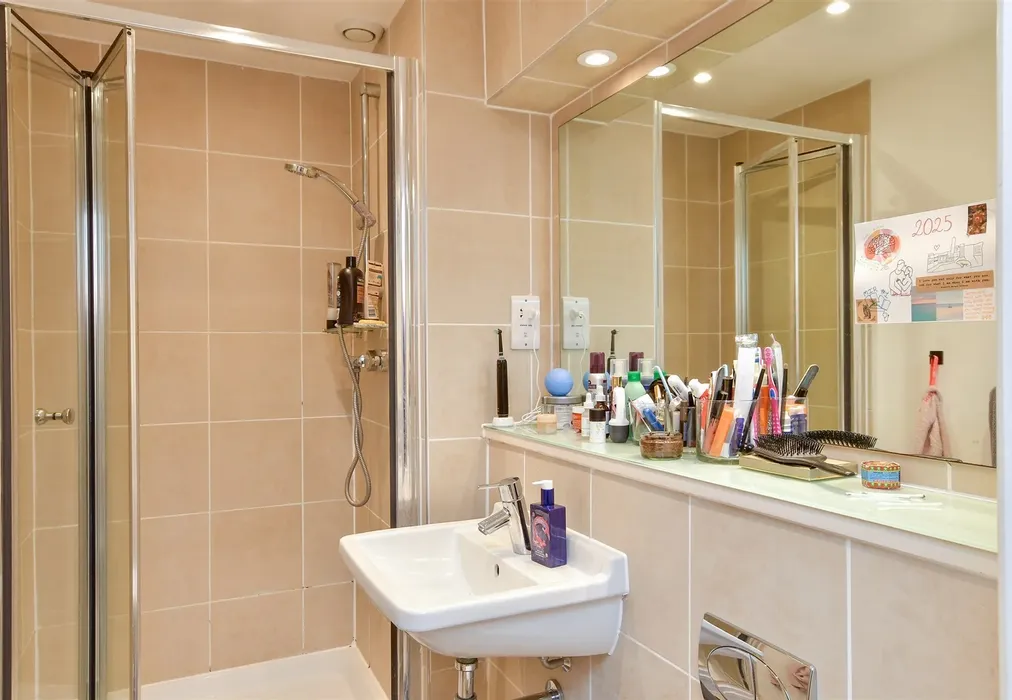 En-Suite Shower Room - West Street, Brighton, East Sussex - Wards of Kent