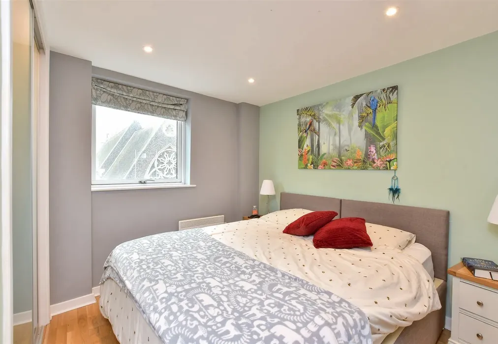 Bedroom 2 - West Street, Brighton, East Sussex - Wards of Kent