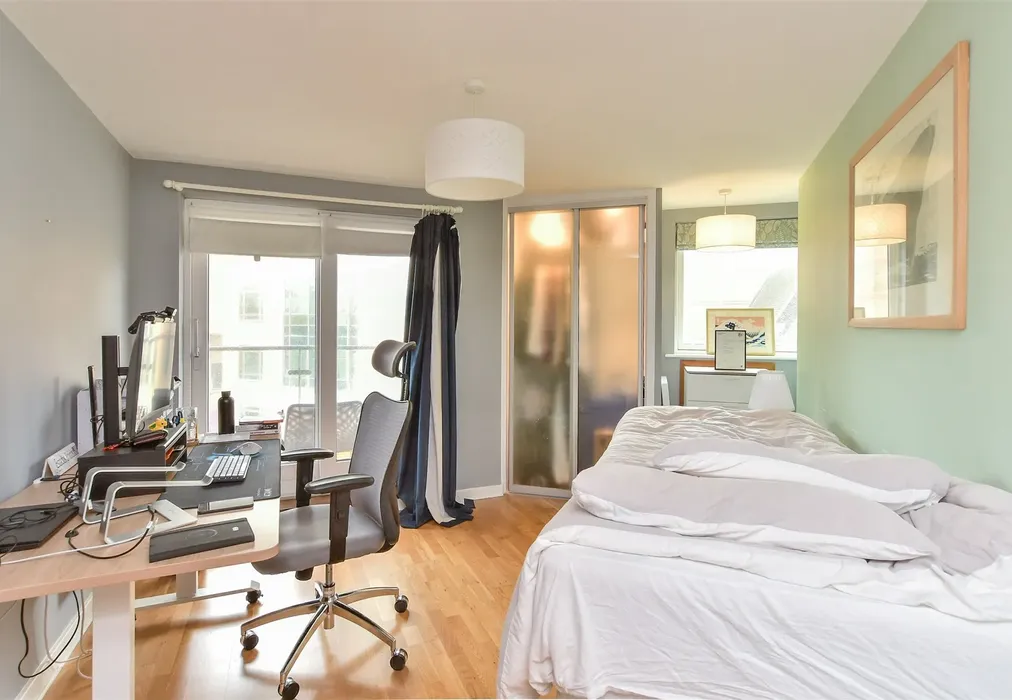 Bedroom 1 - West Street, Brighton, East Sussex - Wards of Kent