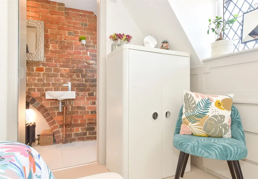 Internal Lifestyle Photograph - Maltravers Street, Arundel, West Sussex - Wards of Kent