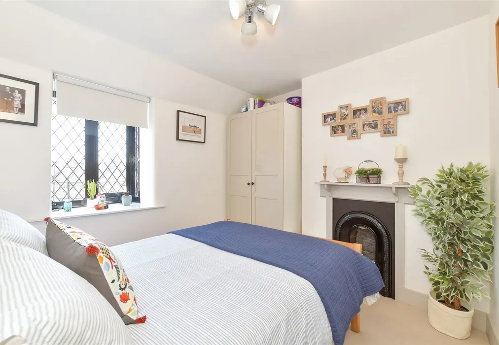Bedroom 2 - Maltravers Street, Arundel, West Sussex - Wards of Kent