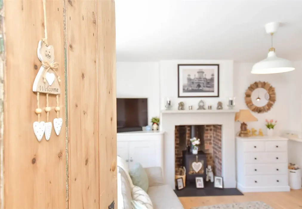 Internal Lifestyle Photograph - Maltravers Street, Arundel, West Sussex - Wards of Kent