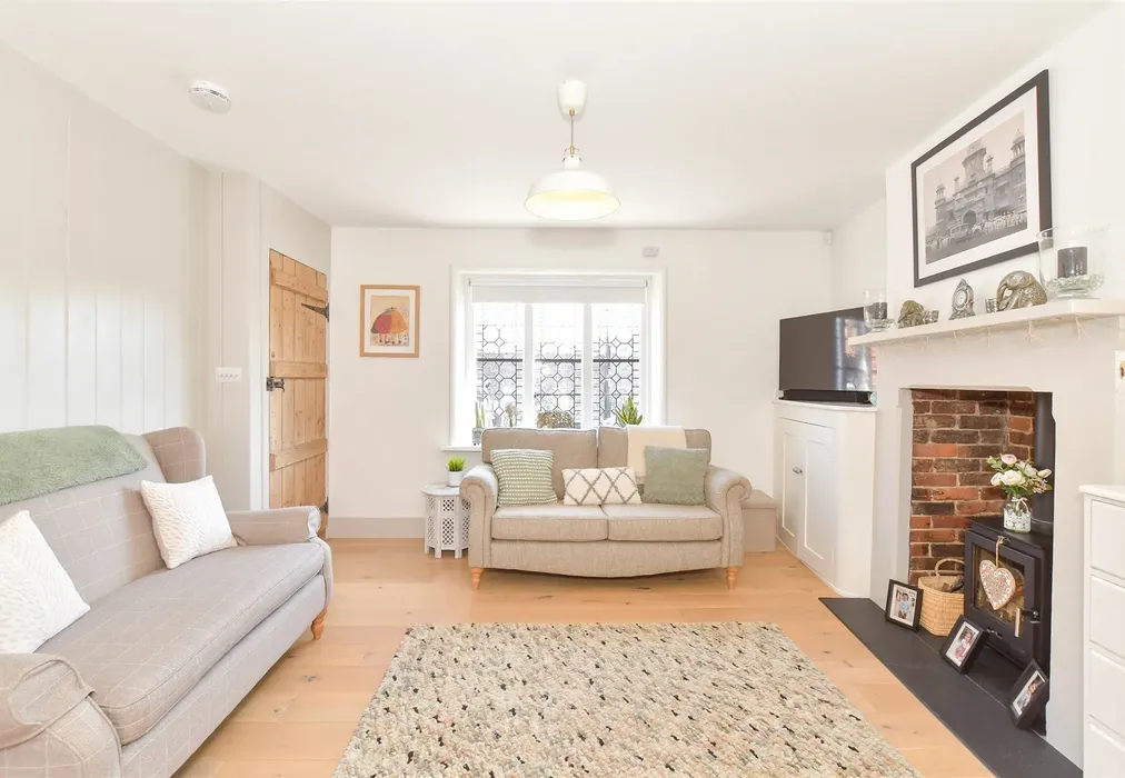 Lounge - Maltravers Street, Arundel, West Sussex - Wards of Kent