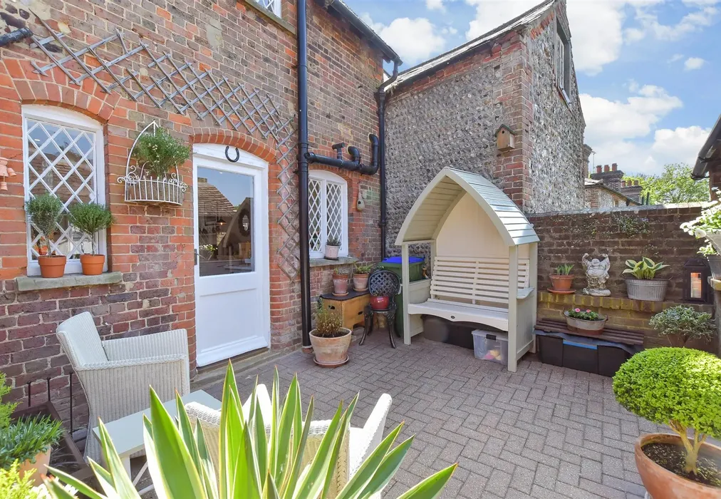 Rear Garden - Maltravers Street, Arundel, West Sussex - Wards of Kent