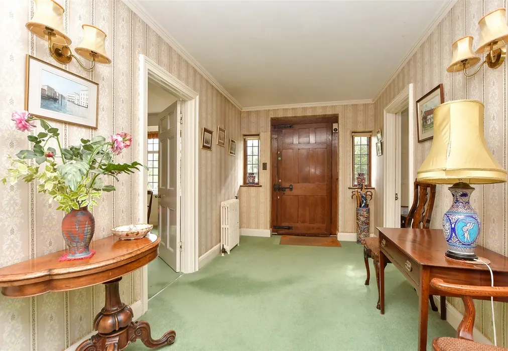 Entrance Hall - The Street, Hartlip, Sittingbourne, Kent - Wards of Kent