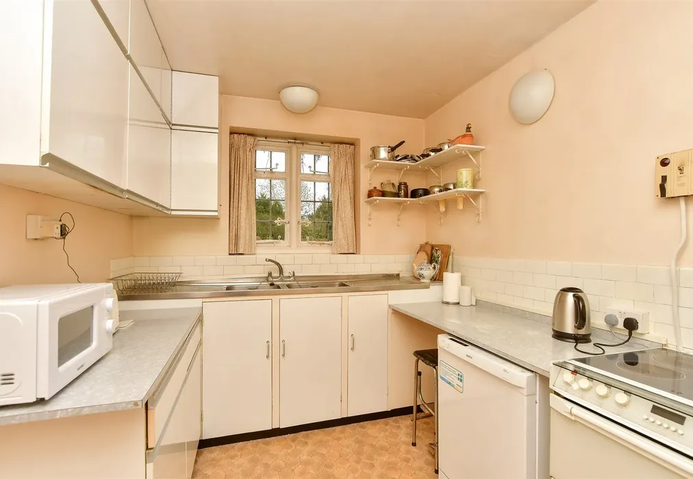 Kitchen - The Street, Hartlip, Sittingbourne, Kent - Wards of Kent