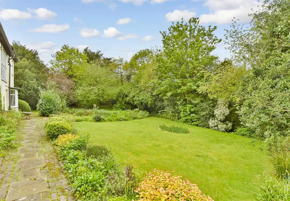 Rear Garden - The Street, Hartlip, Sittingbourne, Kent - Wards of Kent