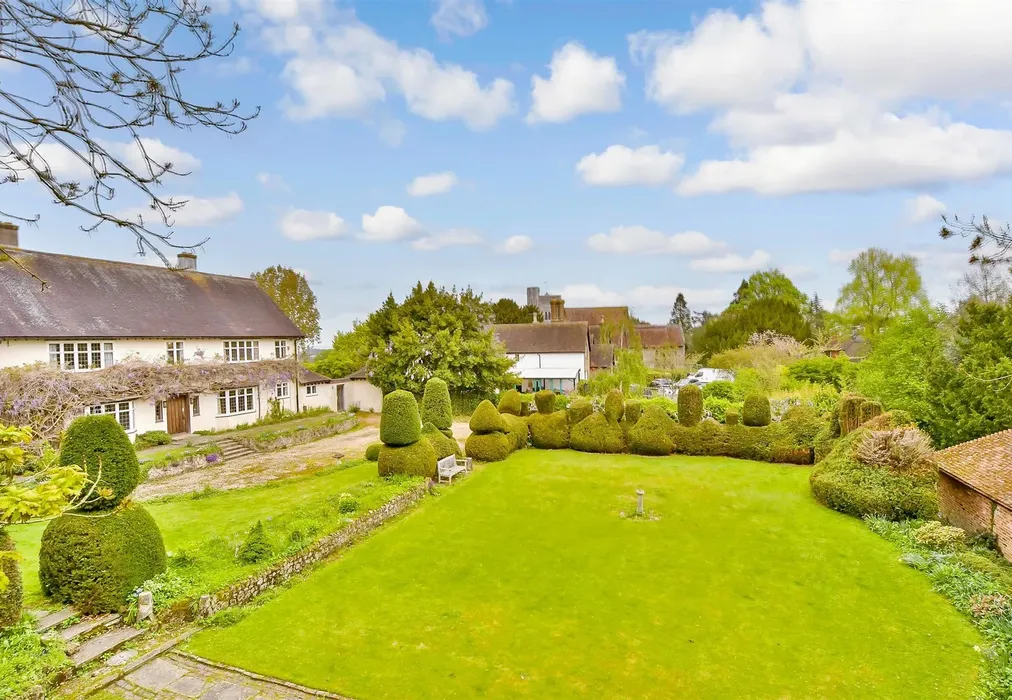 Front Garden - The Street, Hartlip, Sittingbourne, Kent - Wards of Kent