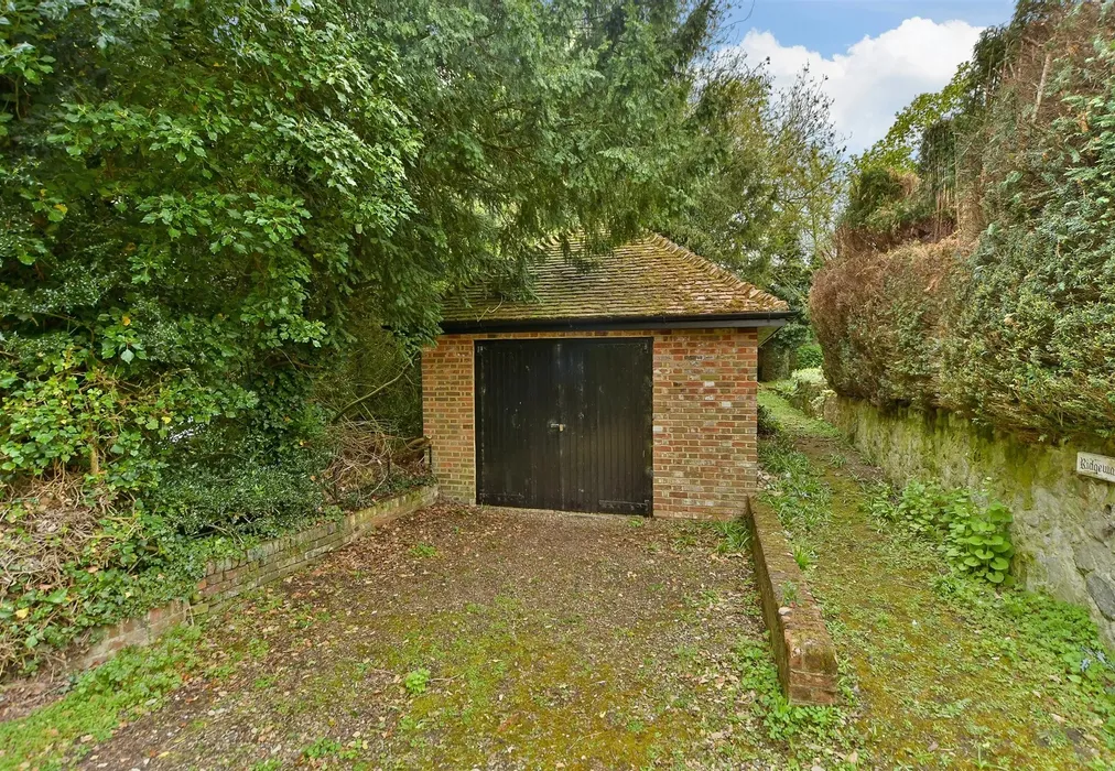 Garage - The Street, Hartlip, Sittingbourne, Kent - Wards of Kent