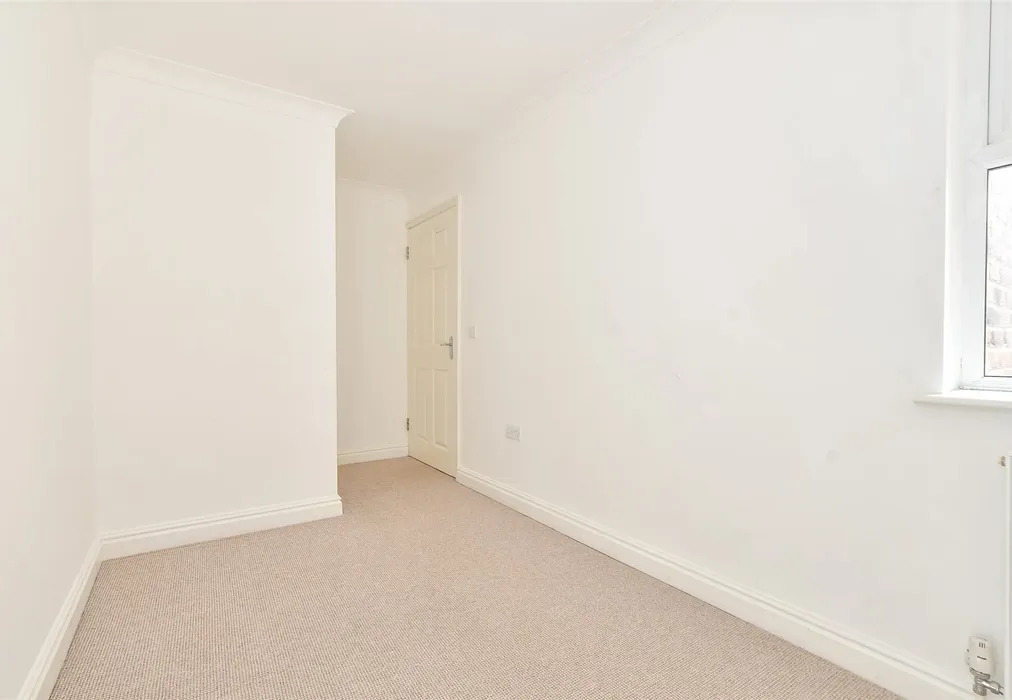 Bedroom 2 - Mill Hill Road, Cowes, Isle of Wight - Wards of Kent