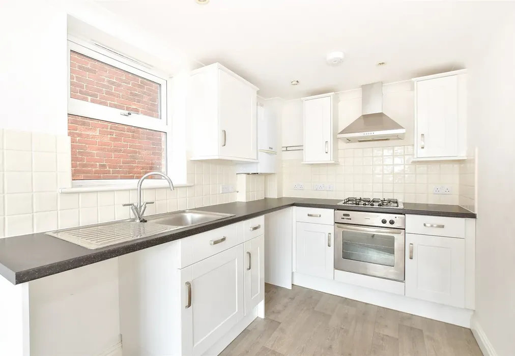 Kitchen - Mill Hill Road, Cowes, Isle of Wight - Wards of Kent