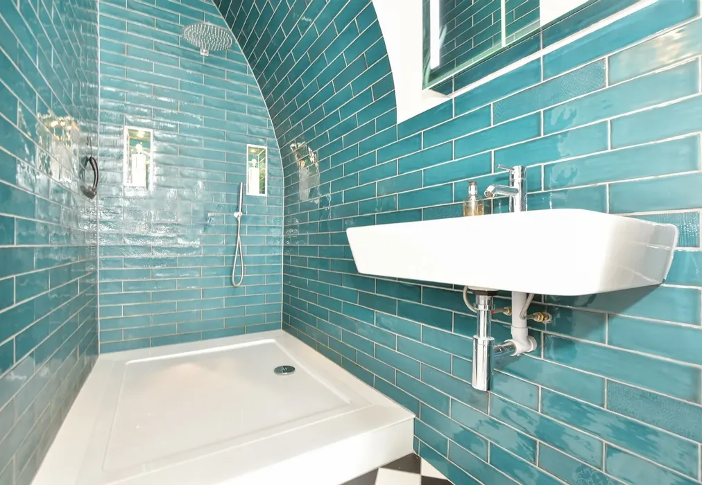 En-Suite Shower Room - Granville Marina, Ramsgate, Kent - Wards of Kent