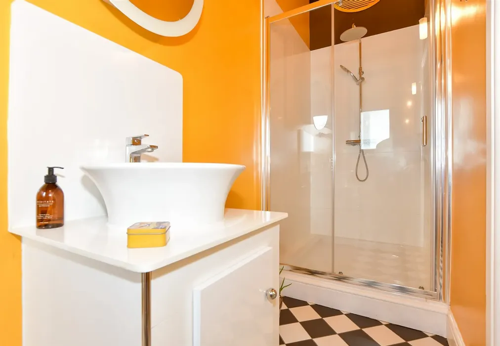 En-Suite Shower Room - Granville Marina, Ramsgate, Kent - Wards of Kent