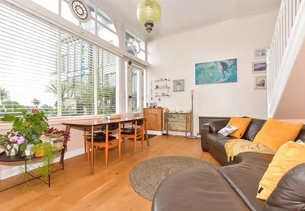 Lounge - Granville Marina, Ramsgate, Kent - Wards of Kent